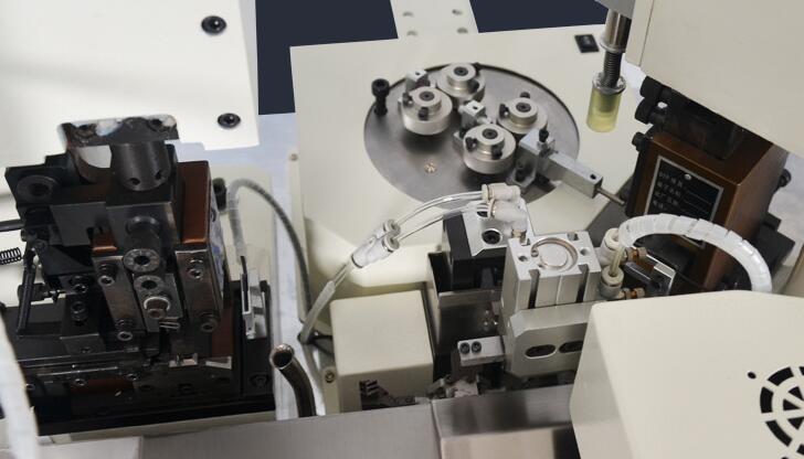 自动裁线沾锡机打端子在线束加工中的作用